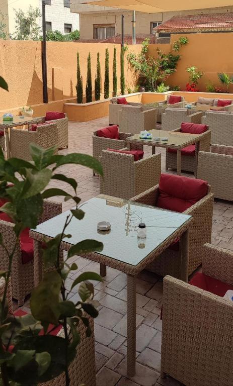 Black Iris Hotel II Madaba Exterior photo