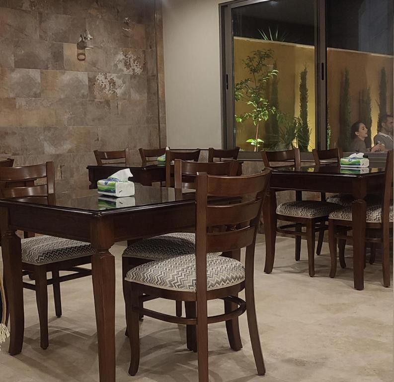 Black Iris Hotel II Madaba Exterior photo