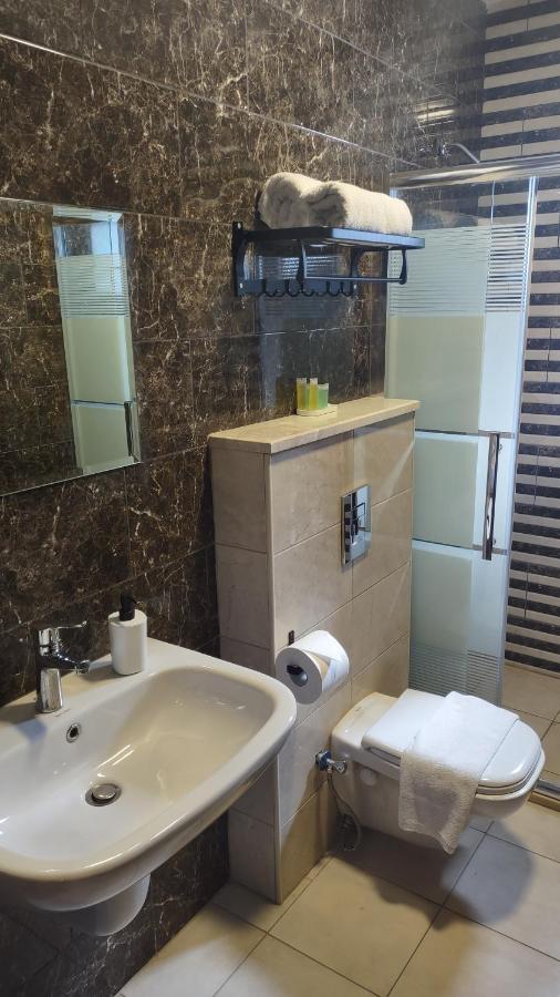 Black Iris Hotel II Madaba Exterior photo