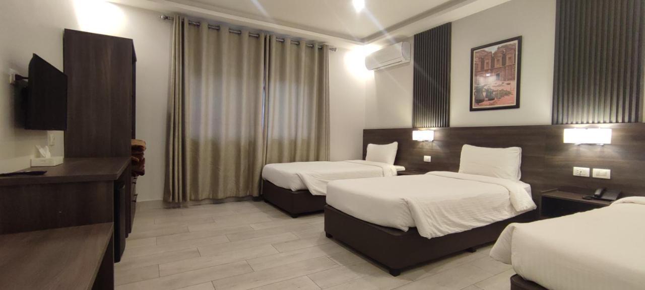 Black Iris Hotel II Madaba Exterior photo