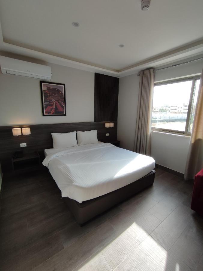 Black Iris Hotel II Madaba Exterior photo