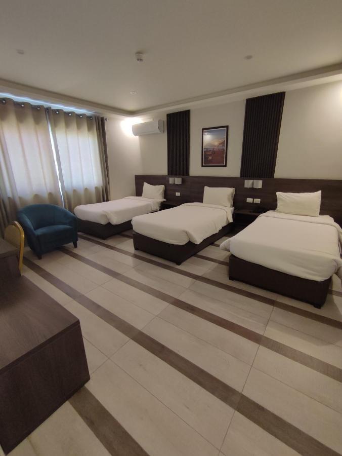 Black Iris Hotel II Madaba Exterior photo